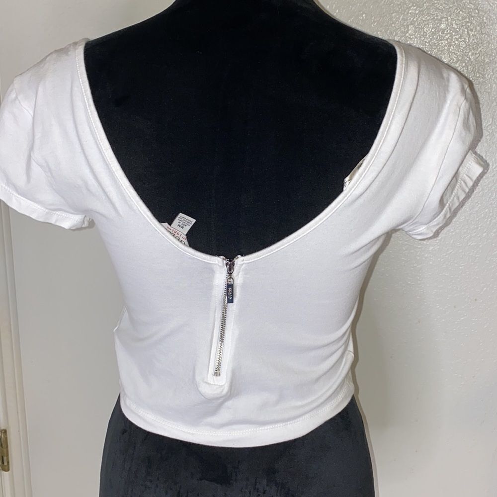 #173 GUESS CROP TOP - Picture 2 of 4
